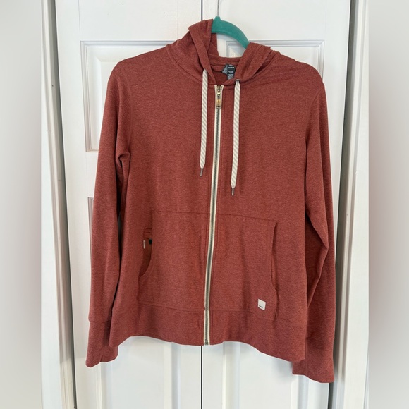 Vuori Tops - Women’s Vuori zip up hoodie